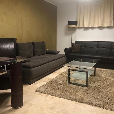 ポイアナ・ブラショフApartament Nicolleアパートメント エクステリア 写真