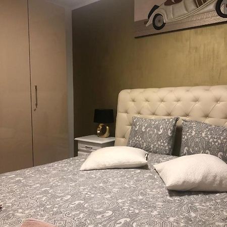ポイアナ・ブラショフApartament Nicolleアパートメント エクステリア 写真