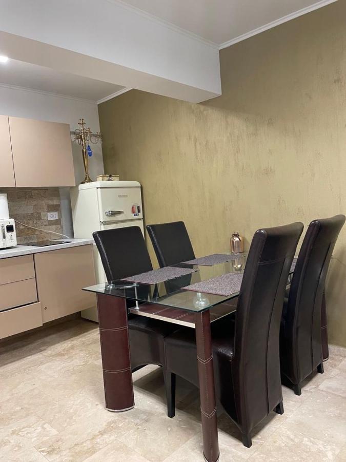 ポイアナ・ブラショフApartament Nicolleアパートメント エクステリア 写真