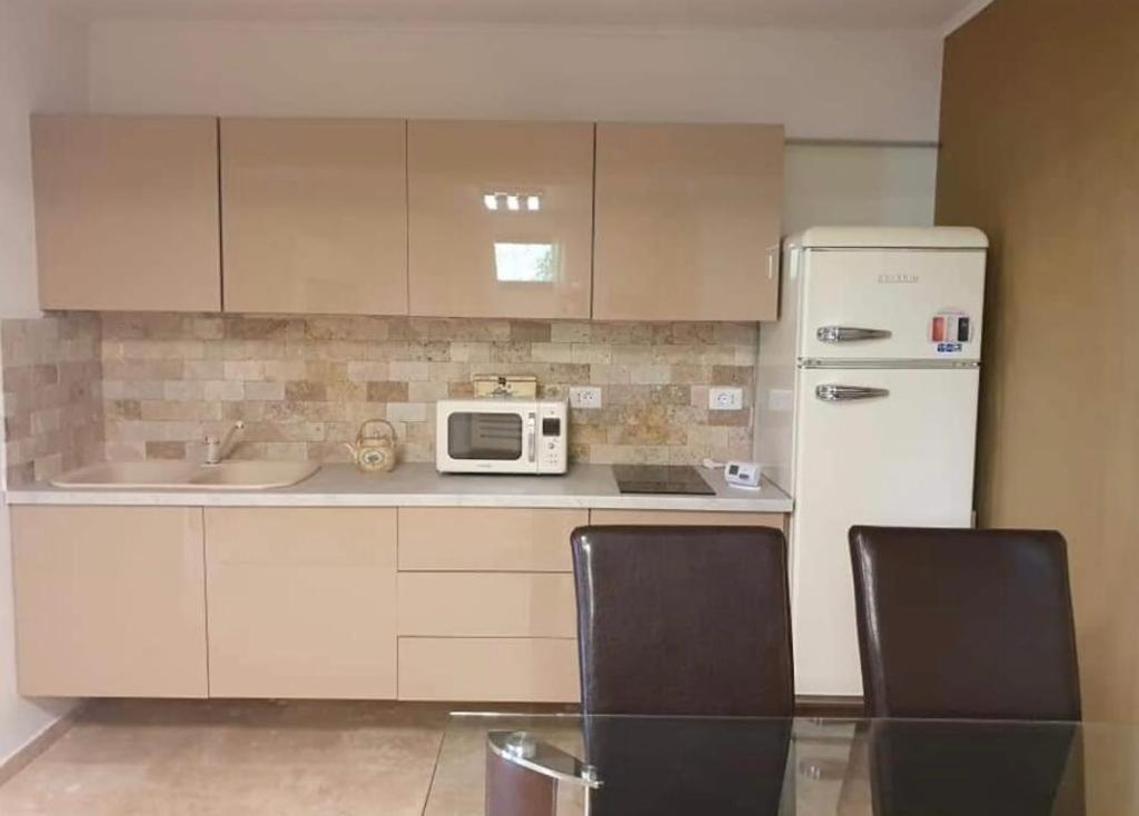 ポイアナ・ブラショフApartament Nicolleアパートメント エクステリア 写真