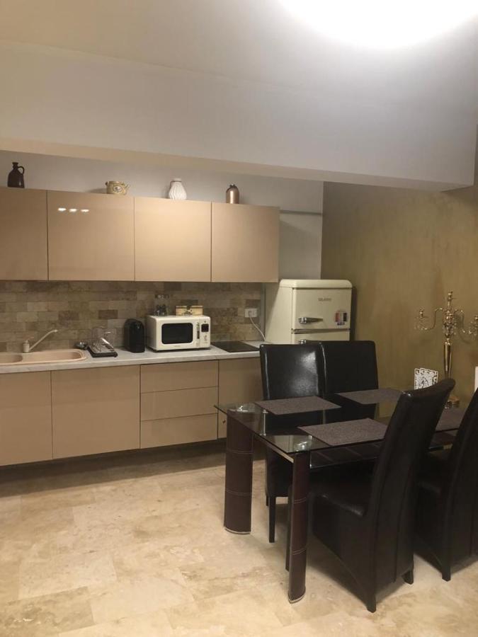 ポイアナ・ブラショフApartament Nicolleアパートメント エクステリア 写真